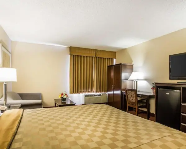 California Inn and Suites Bakersfield 10
