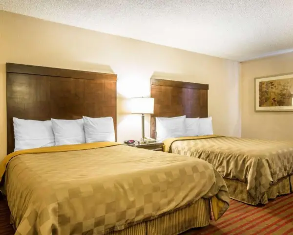 California Inn and Suites Bakersfield 9